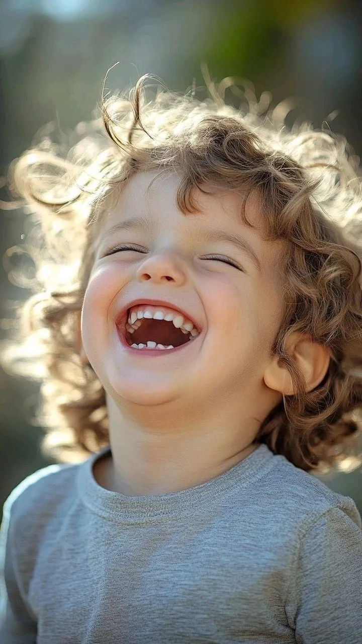 Criança sorrindo com alegria